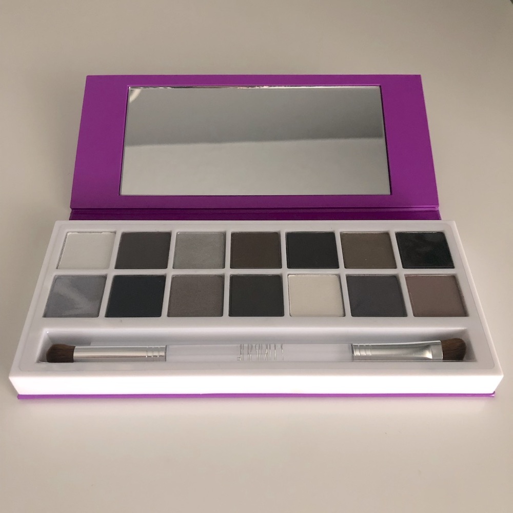 Clinique All About Shadow Palette - Brand NEW.  Dual ended brush
